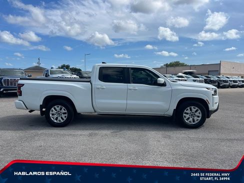 Used 2022 Nissan Frontier SV w/ Technology Package RWD image 4