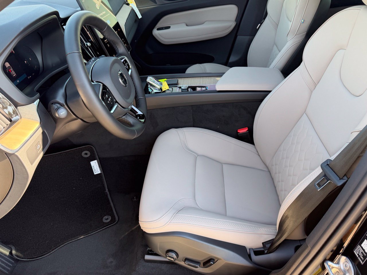New 2027 Volvo XC60 B5 Core AWD/4WD image 13
