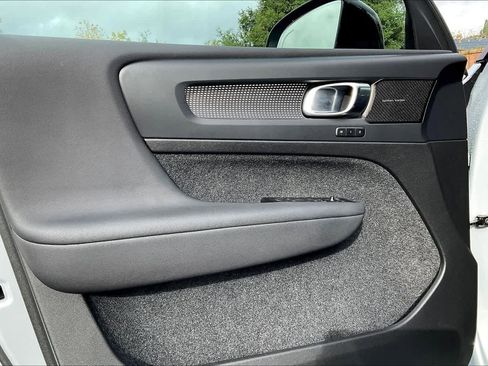 Used 2022 Volvo XC40 P8 Recharge Ultimate image 26