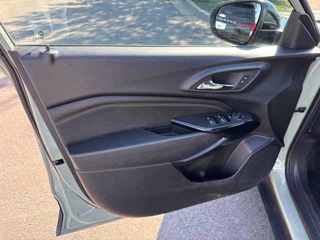 Used 2025 Chevrolet Trax ACTIV w/ Sunroof Package FWD image 8