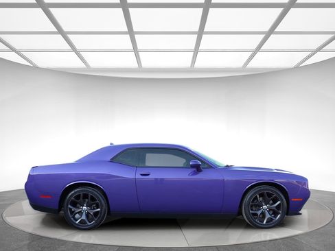 Used 2019 Dodge Challenger SXT w/ Plus Package image 4