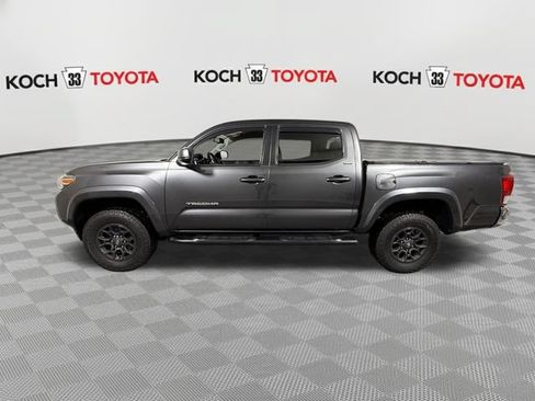 Used 2017 Toyota Tacoma SR5 w/ Exterior Package AWD/4WD image 4