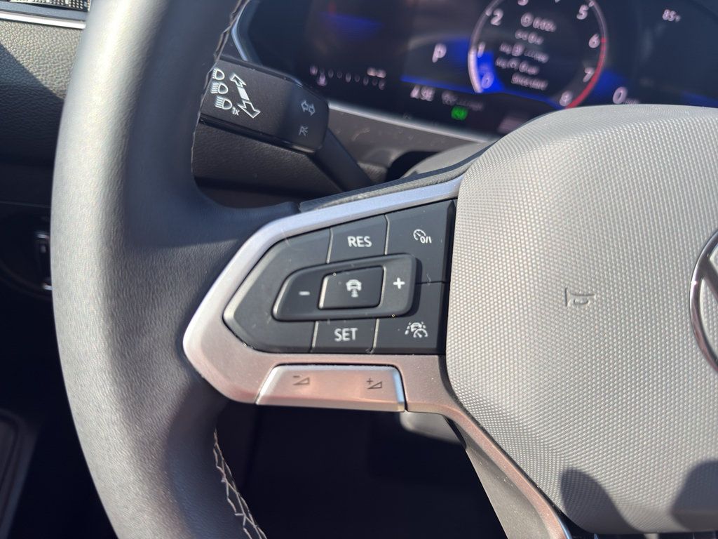 Used 2024 Volkswagen Tiguan SE FWD image 19