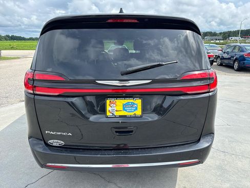 Used 2022 Chrysler Pacifica Touring-L FWD image 5