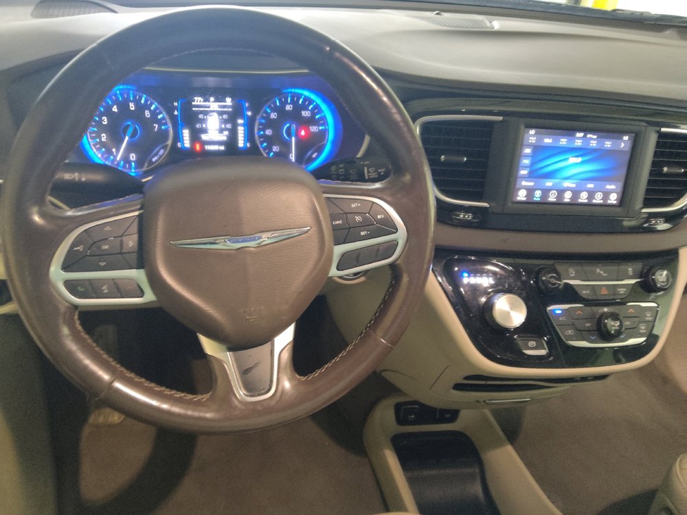 Used 2020 Chrysler Pacifica Touring-L FWD image 22