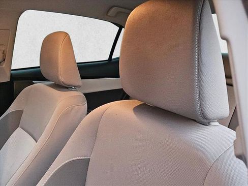Used 2018 Toyota Corolla LE FWD image 14
