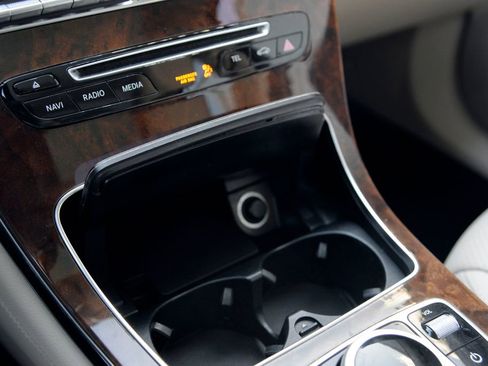 Used 2018 Mercedes-Benz GLC 300 4MATIC image 25