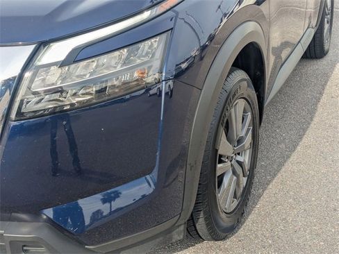 Used 2025 Nissan Pathfinder SV image 9