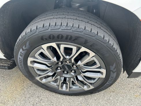 Used 2023 GMC Yukon XL Denali Ultimate w/ LPO, Floor Liner Package image 33