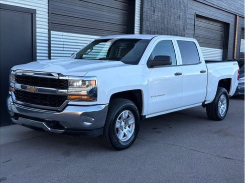 Used 2018 Chevrolet Silverado 1500 W/T w/ Trailering Package AWD/4WD image 5