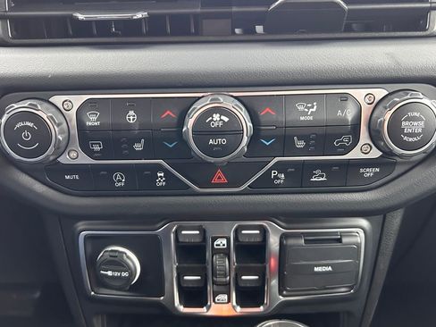 Certified 2024 Jeep Wrangler Sahara w/ Technology Group image 16