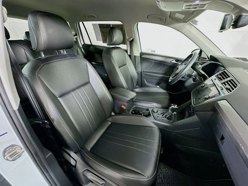 Used 2022 Volkswagen Tiguan SE image 28