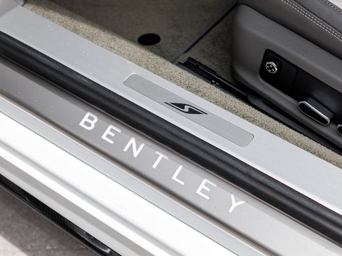 Used 2024 Bentley Continental GT V8 image 25