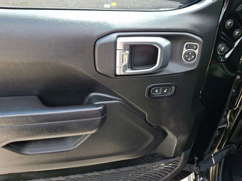 Used 2022 Jeep Wrangler Unlimited Sport AWD/4WD image 13