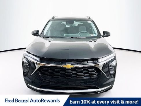 New 2026 Chevrolet Trax LT w/ LT Convenience Package FWD image 2