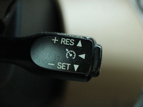 Used 2011 Toyota RAV4 Limited w/ Limited Extra Value Pkg AWD/4WD image 29