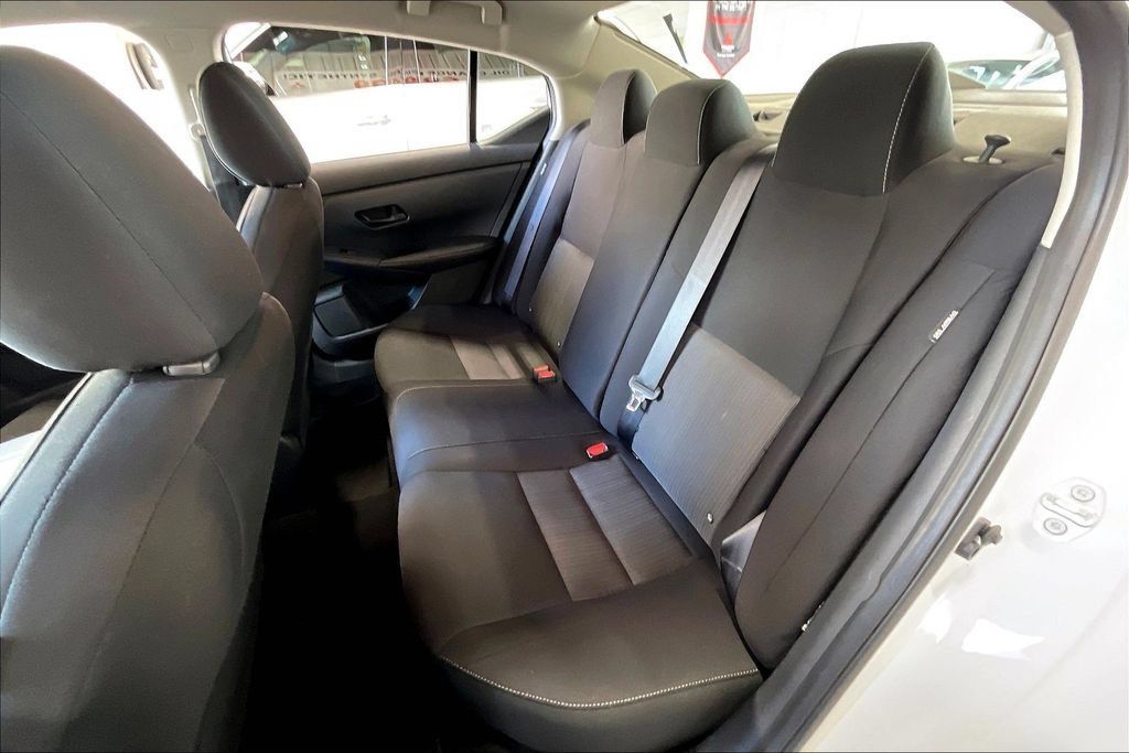 Used 2025 Nissan Sentra SV FWD image 14