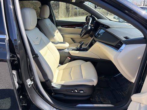 Used 2019 Cadillac XT5 Luxury image 16