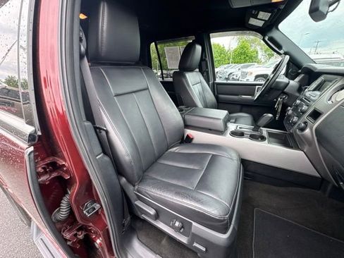 Used 2016 Ford Expedition XLT w/ Equipment Group 201A AWD/4WD image 21