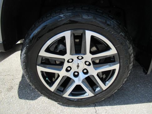 Used 2024 Chevrolet Colorado Z71 w/ Z71 Convenience Package 2 AWD/4WD image 8