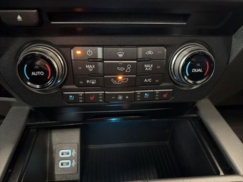 Used 2018 Ford F150 Raptor w/ Equipment Group 802A Luxury image 29