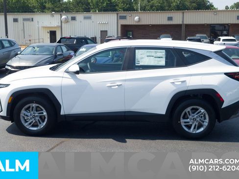 Certified 2025 Hyundai Tucson SE image 11