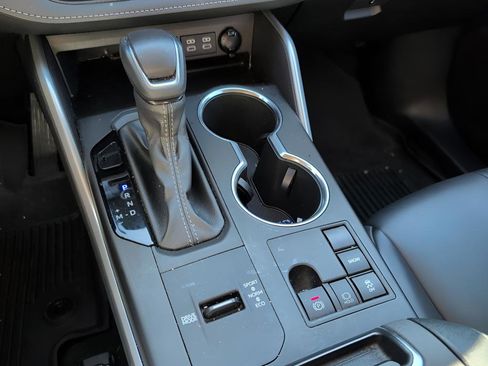 Used 2023 Toyota Highlander L image 30