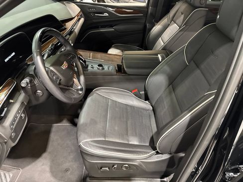 Used 2024 Cadillac Escalade ESV Premium Luxury AWD/4WD image 18