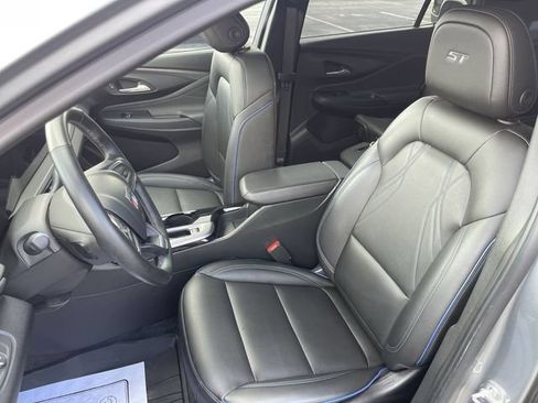 Used 2025 Buick Envista Sport Touring w/ Convenience I Package FWD image 11