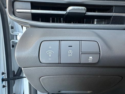 Used 2025 Hyundai Elantra SE image 18