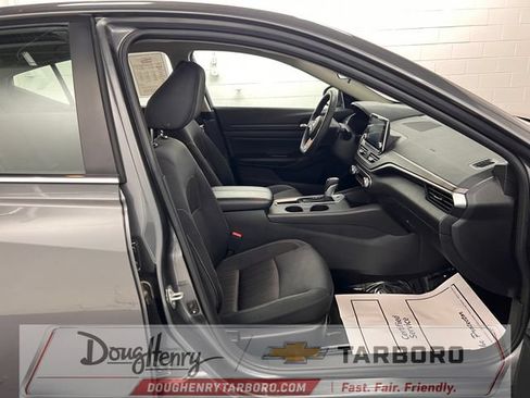 Used 2025 Nissan Altima 2.5 SV FWD image 40