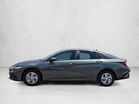 Used 2026 Hyundai Elantra SE FWD image 9