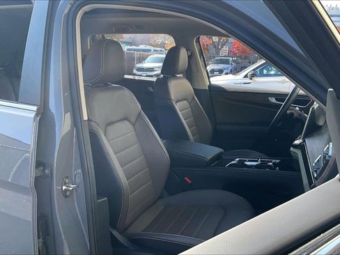 Certified 2025 Volkswagen Atlas SEL image 6