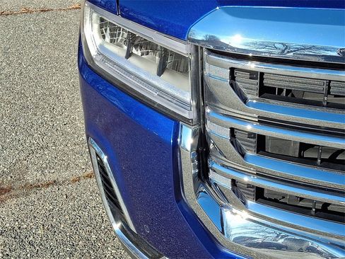 Certified 2023 GMC Acadia SLE w/ Driver Convenience Package image 28