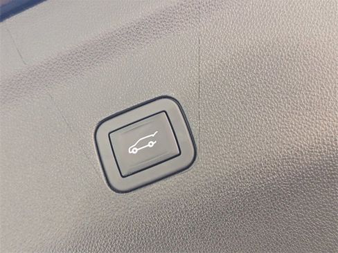 Used 2025 Chevrolet Tahoe Premier image 17