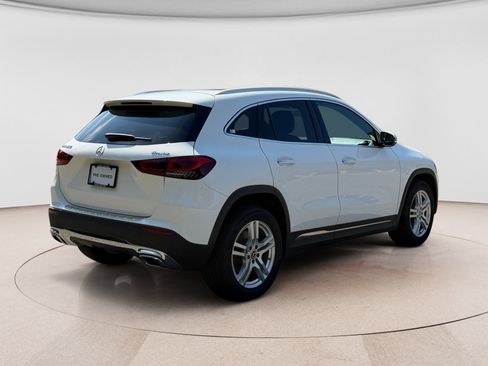 Used 2021 Mercedes-Benz GLA 250 4MATIC image 2