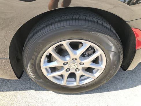Certified 2024 Chrysler Pacifica Touring-L FWD image 12