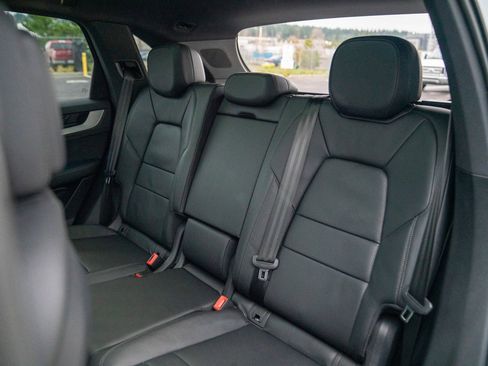 Used 2025 Porsche Cayenne image 22