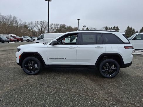 New 2025 Jeep Grand Cherokee Limited w/ Black Appearance Package AWD/4WD image 5