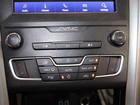 Certified 2020 Ford Fusion SE FWD image 43