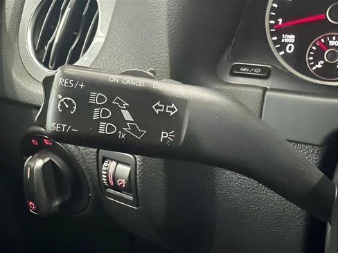 Used 2015 Volkswagen Tiguan SEL AWD/4WD image 17