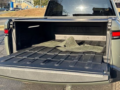 Used 2022 Rivian R1T Launch Edition image 7