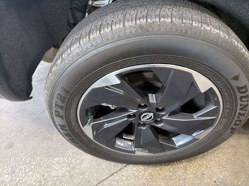 Used 2025 Nissan Rogue SV w/ SV Premium Package FWD image 15