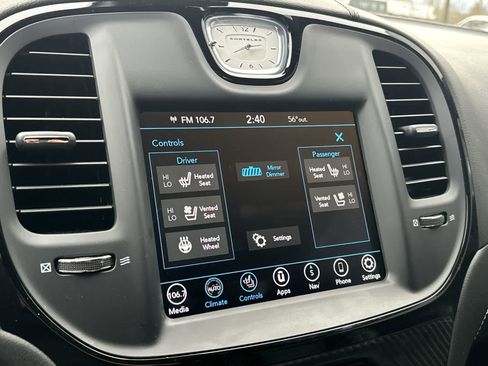 Used 2023 Chrysler 300 C image 15