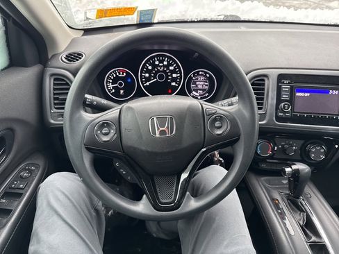 Used 2020 Honda HR-V LX image 8
