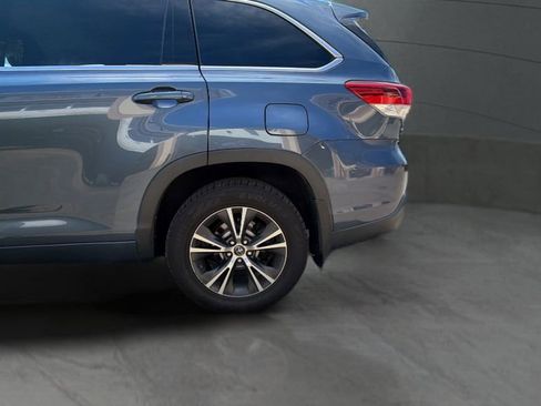 Used 2017 Toyota Highlander Plus AWD/4WD image 24
