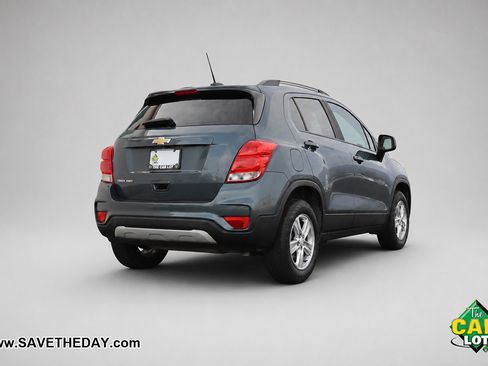 Used 2022 Chevrolet Trax LT w/ LT Convenience Package AWD/4WD image 8