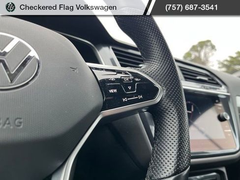 Used 2022 Volkswagen Tiguan SE R-Line image 36