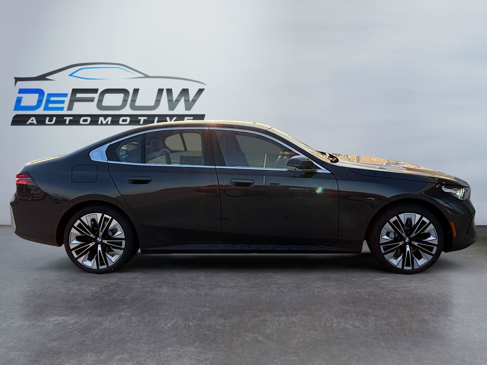 Used 2026 BMW 530i xDrive AWD/4WD image 2