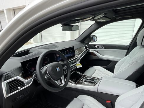 New 2026 BMW X5 sDrive40i image 9